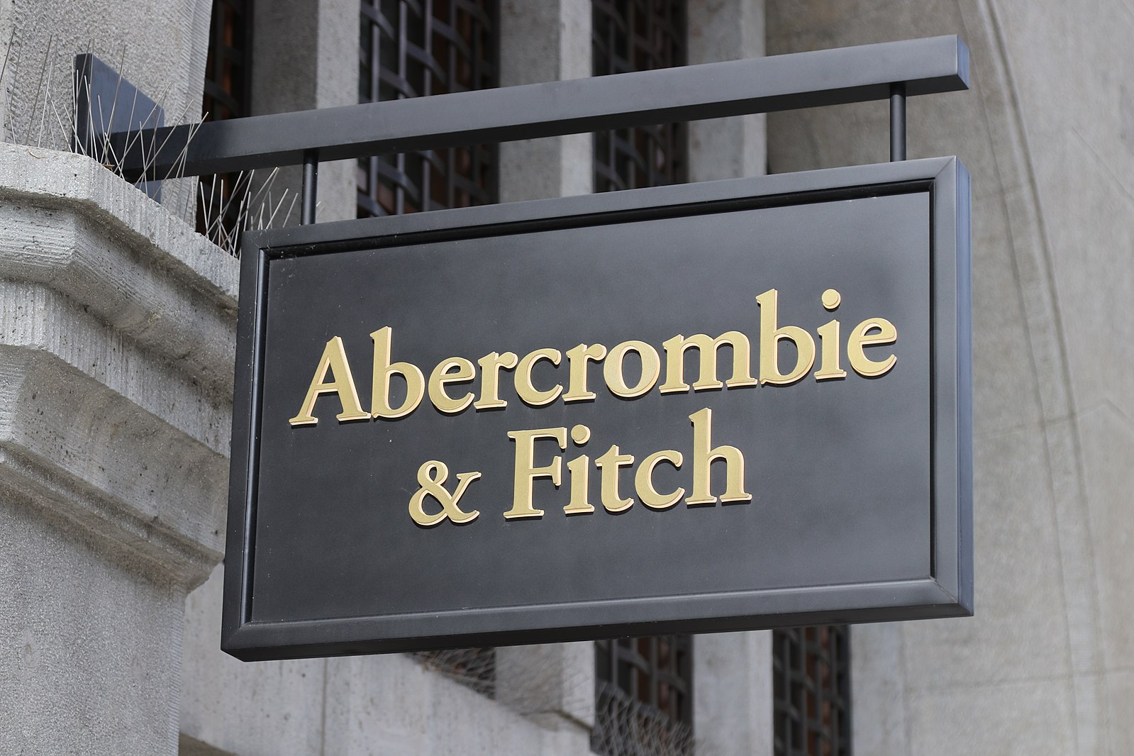 Police Arrest Former CEO Of Abercrombie & Fitch As Part Of FBI’s Sex ...