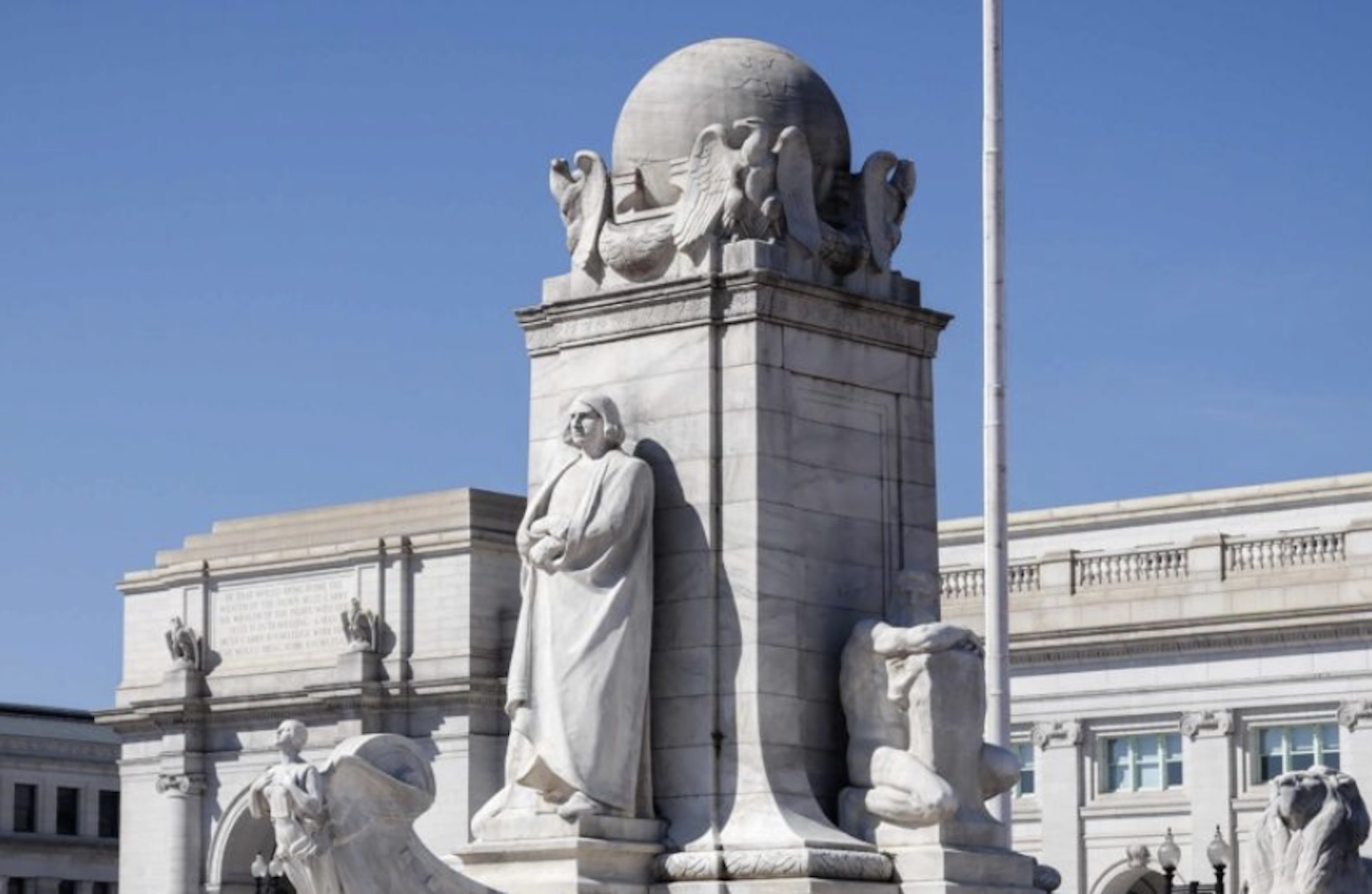 Trump reportedly planning to construct Christopher Columbus statue outside White House